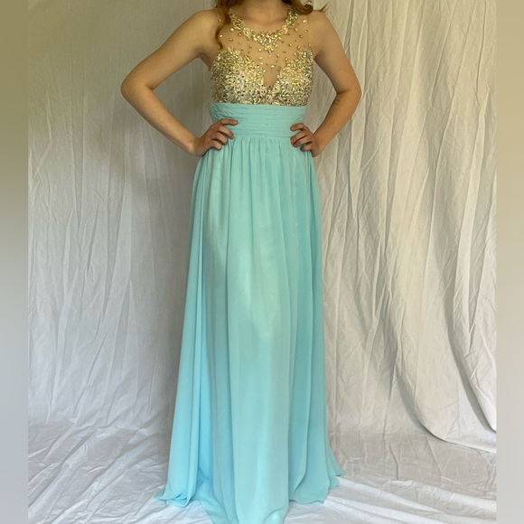 Beaded and ice blue formal gown. Size 2-4. Very flattering - Picture 1 of 6